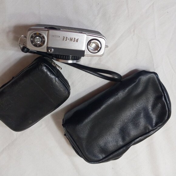 Vtg Olympus Pen-EE 35mm Camera